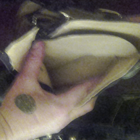 Stiletto - Picture 3 of 5